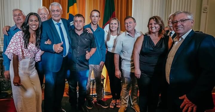 GOVERNADOR INTERINO: Vereadores participam de ato de posse