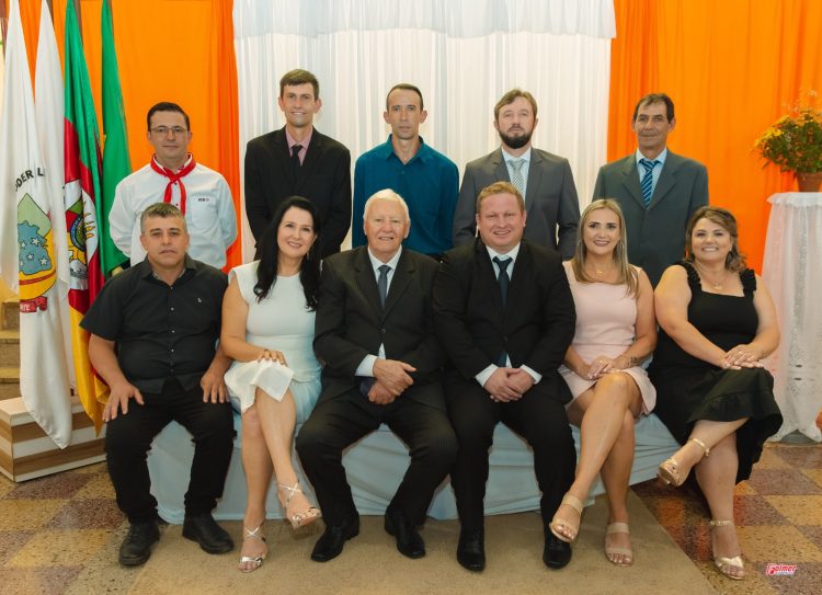 ELEITOS SÃO EMPOSSADOS: Vereadores eleitos são empossados. Vereadora Elisandra Daniela Demichei – PP é eleita presidente para gestão 2025.