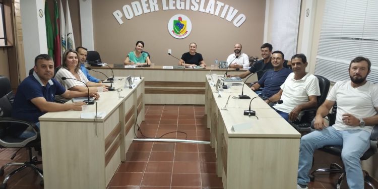 SESSÃO EXTRAORDINÁRIA: Vereadores apreciam Projetos do Execuitivo