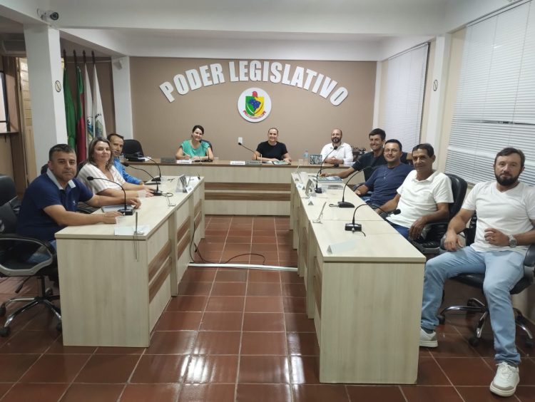 SESSÃO EXTRAORDINÁRIA: Vereadores apreciam Projetos do Execuitivo