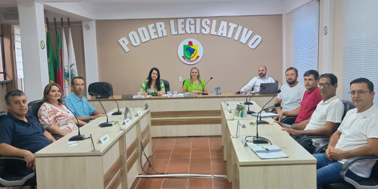 SESSÃO EXTRAORDINÁRIA: Reunião define Comisssões e lideranças de bancadas.