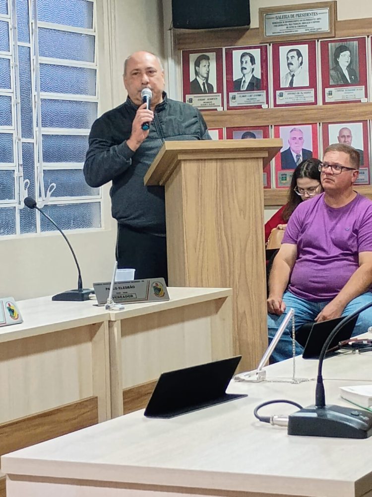 SESSÃO ORDINÁRIA: Vereadores analisam projetos em Sesão Ordinária e solicitam moção de parabenização e reconhecimento a alunos.