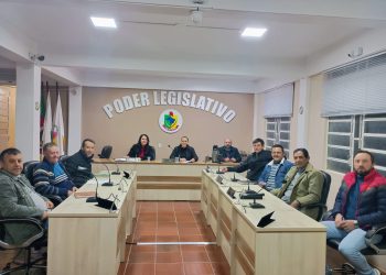 14ª SESSÃO ORDINÁRIA: Projetos são apreciados pelos vereadores. Ver. Edair Pappis reassume vaga no legislativo.